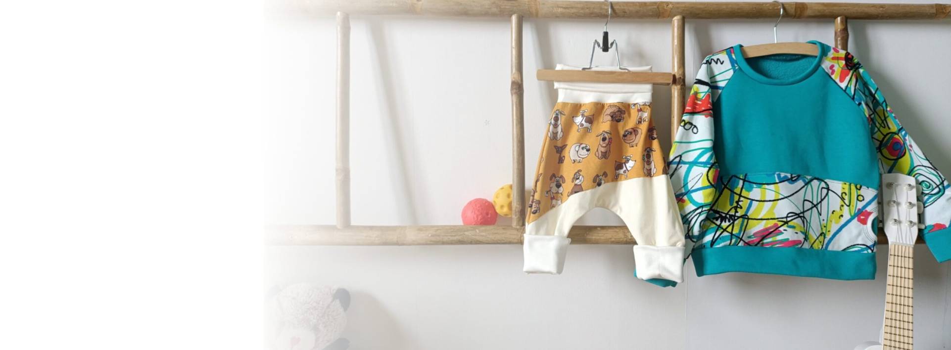 vêtements évolutifs : sarouel et sweat pour bébé et enfant vêtements évolutifs : photo d'un sarouel et sweat pour bébé et enfant