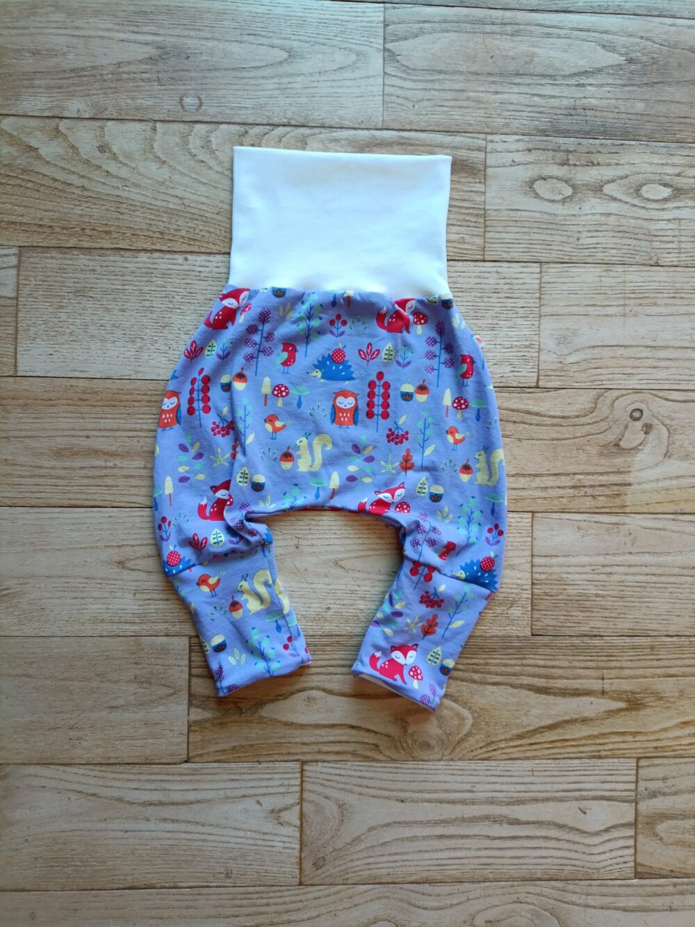 sarouel évolutif bébé motif forêt violet avec renards