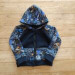 sweat enfant zippé motif snowboard bleu marine