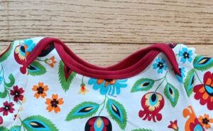 encolure body fleurs de printemps