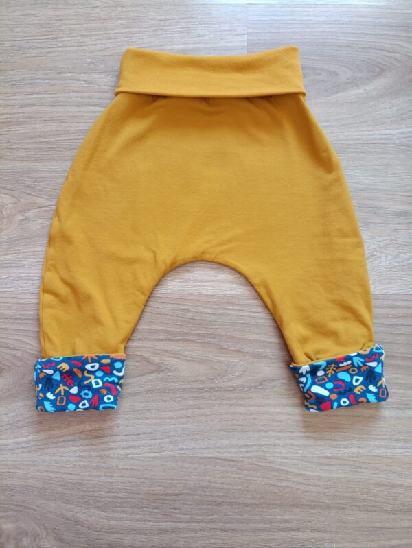 sarouel bébé moutarde chevilles motifs colorés