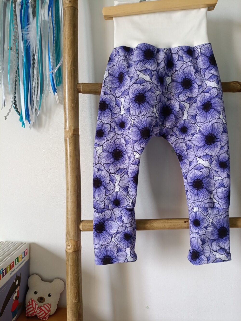 sarouel bébé évolutif fleurs violettes chevilles dépliées (fin de taille)