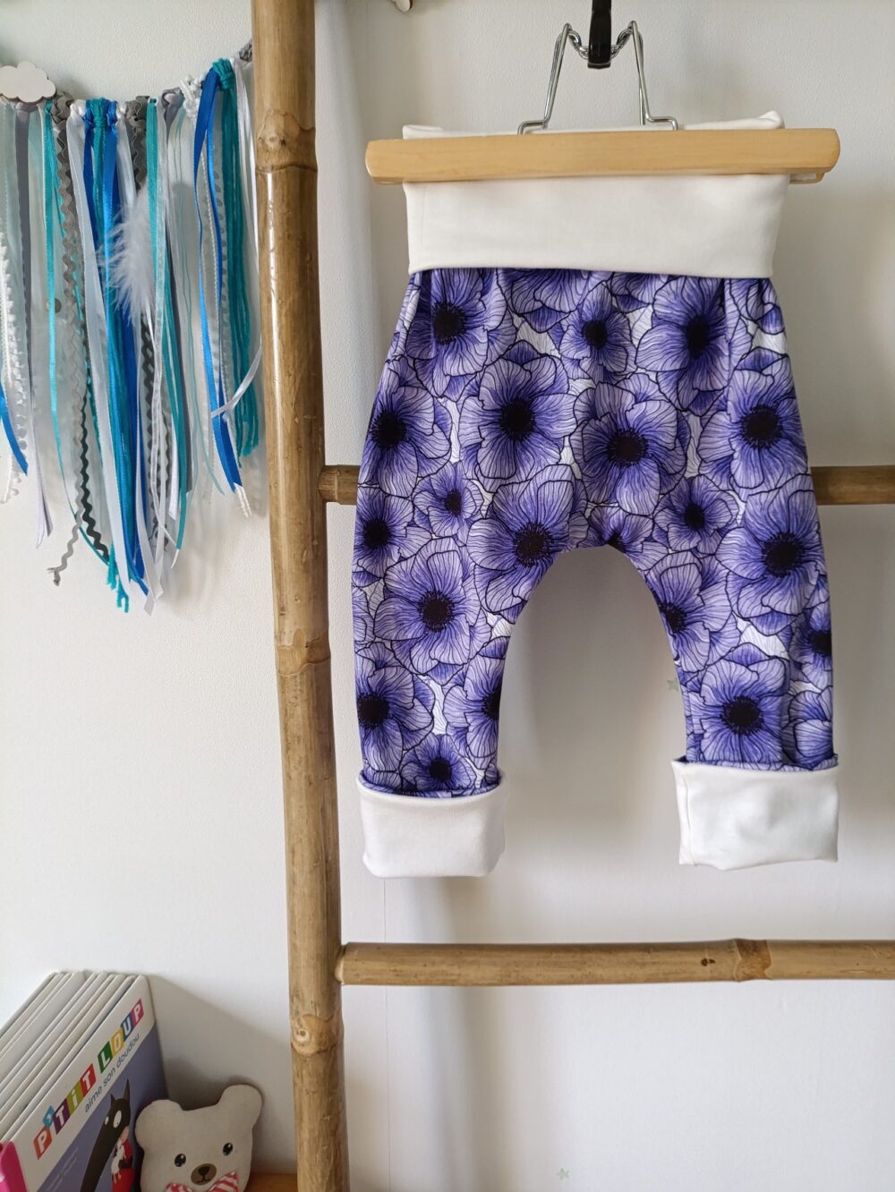 sarouel bébé évolutif fleurs violettes chevilles repliées