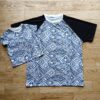 photo des tee-shirt homme et enfant assortis motifs losanges bleu et blanc