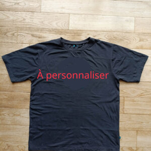 photo tee-shirt avec écrit "à personnaliser"