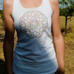 photo du débardeur femme blanc motif mandala devant porté
