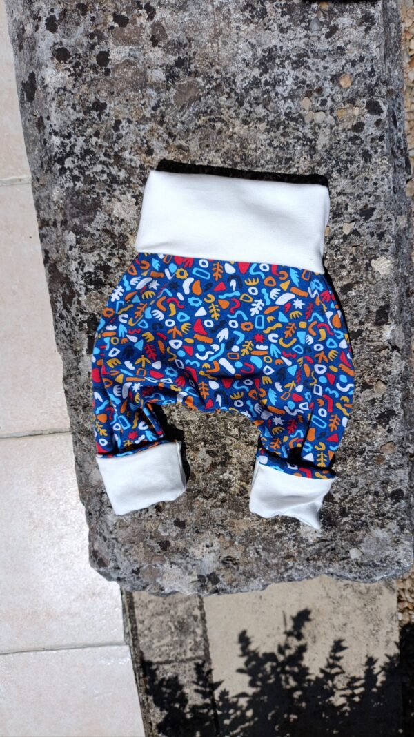 sarouel évolutif bébé début de taille, motifs colorés et ceinture écrue