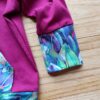 photo de la manche dépliée du sweat évolutif bébé magenta