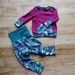 photo de l'ensemble sarouel et sweat évolutif bébé magenta pétales