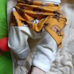 sarouel chiens porté par bébé