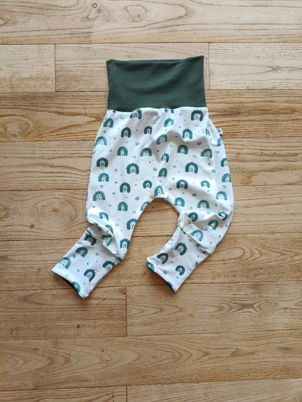 photo du sarouel bébé motifs arc en ciel (blanc, arcs en ciel vert)