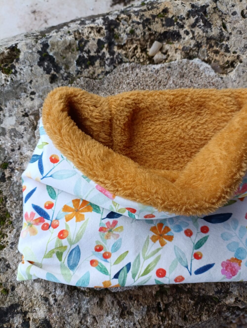 snood à fleurs zoom