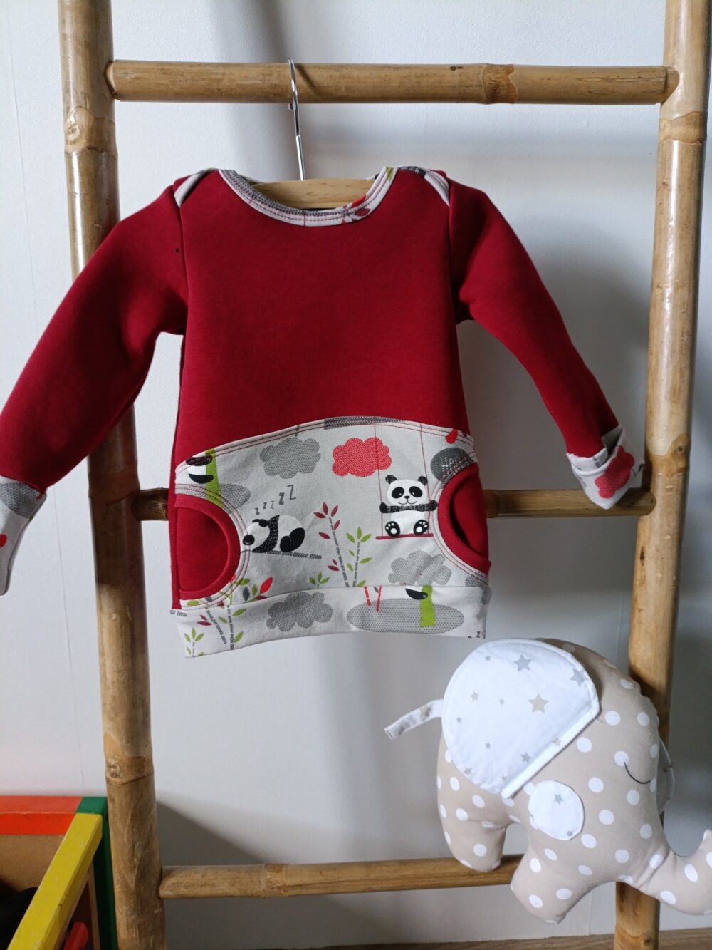Sweat évolutif bébé bordeaux motif panda – chaud, doux et confortable