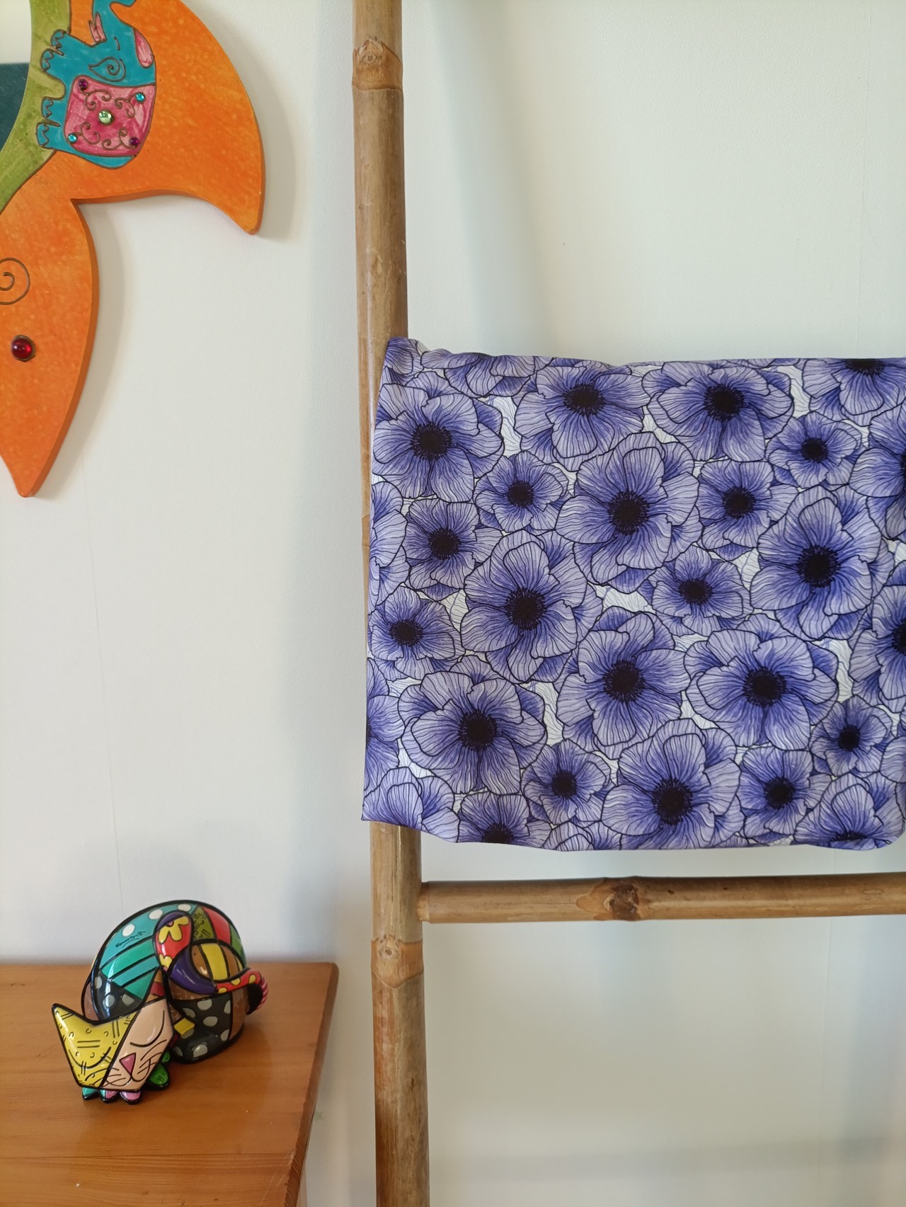 tissu fleurs violettes