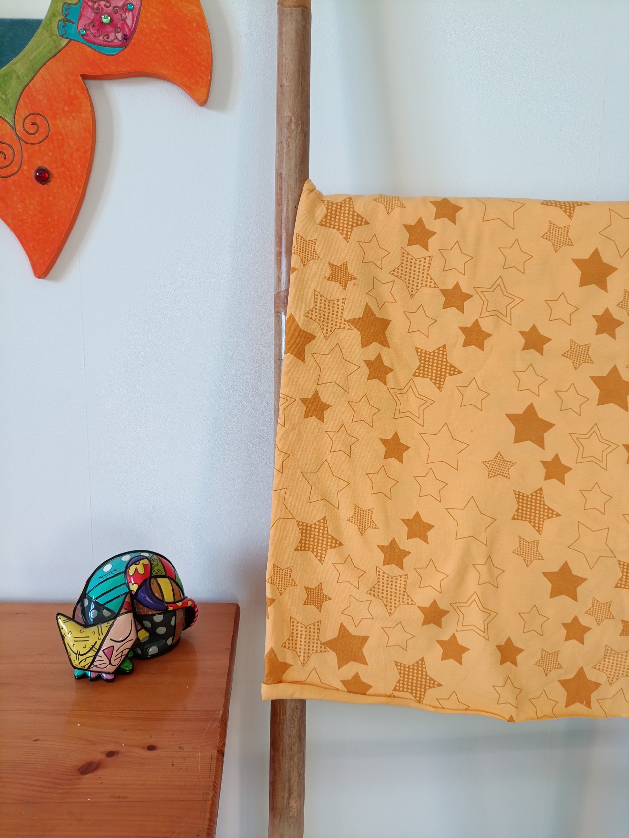 tissu jersey de coton étoiles jaunes