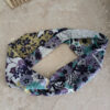 photo du bandeau cheveux petites fleurs bleues posé