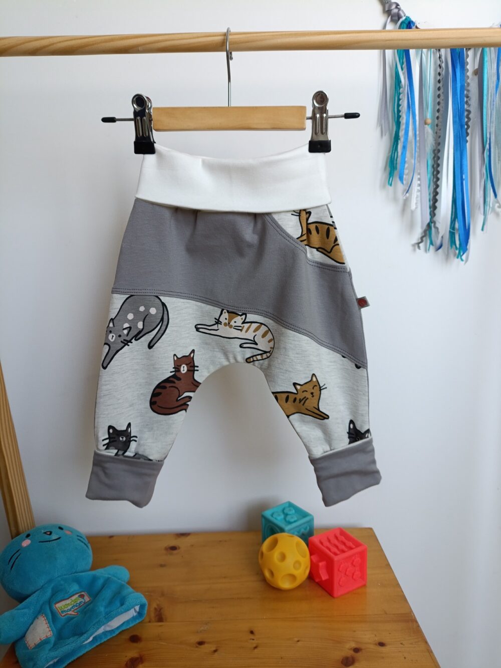 sarouel bébé évolutif - Chats - chevilles et ceinture entièrement repliées