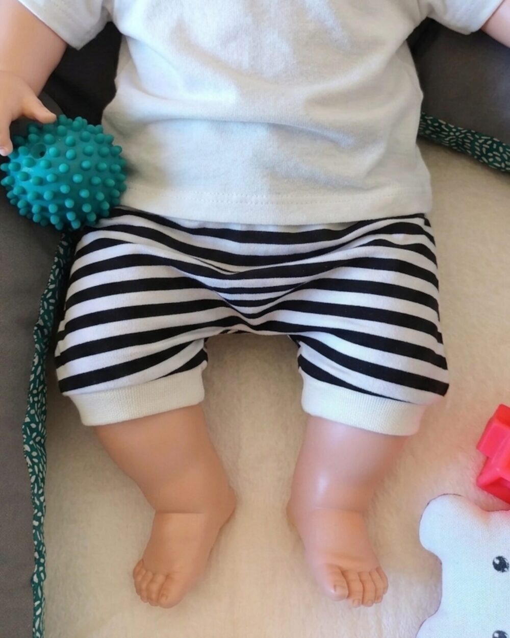 short évolutif enfant rayé marinière porté