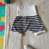 short évolutif enfant rayures marinières à plat, ceinture dépliée
