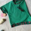 Tee-shirt évolutif pour enfant, vert émeraude, à manches courtes. présenté à plat